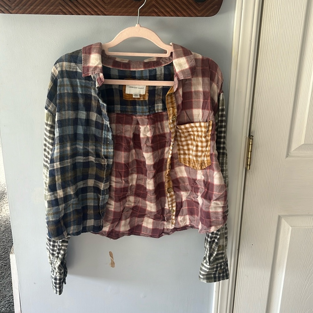 American Eagle multicolored flannel cropped